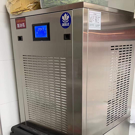 200公斤雪花制冰機(jī)交付火鳳祥火鍋店使用